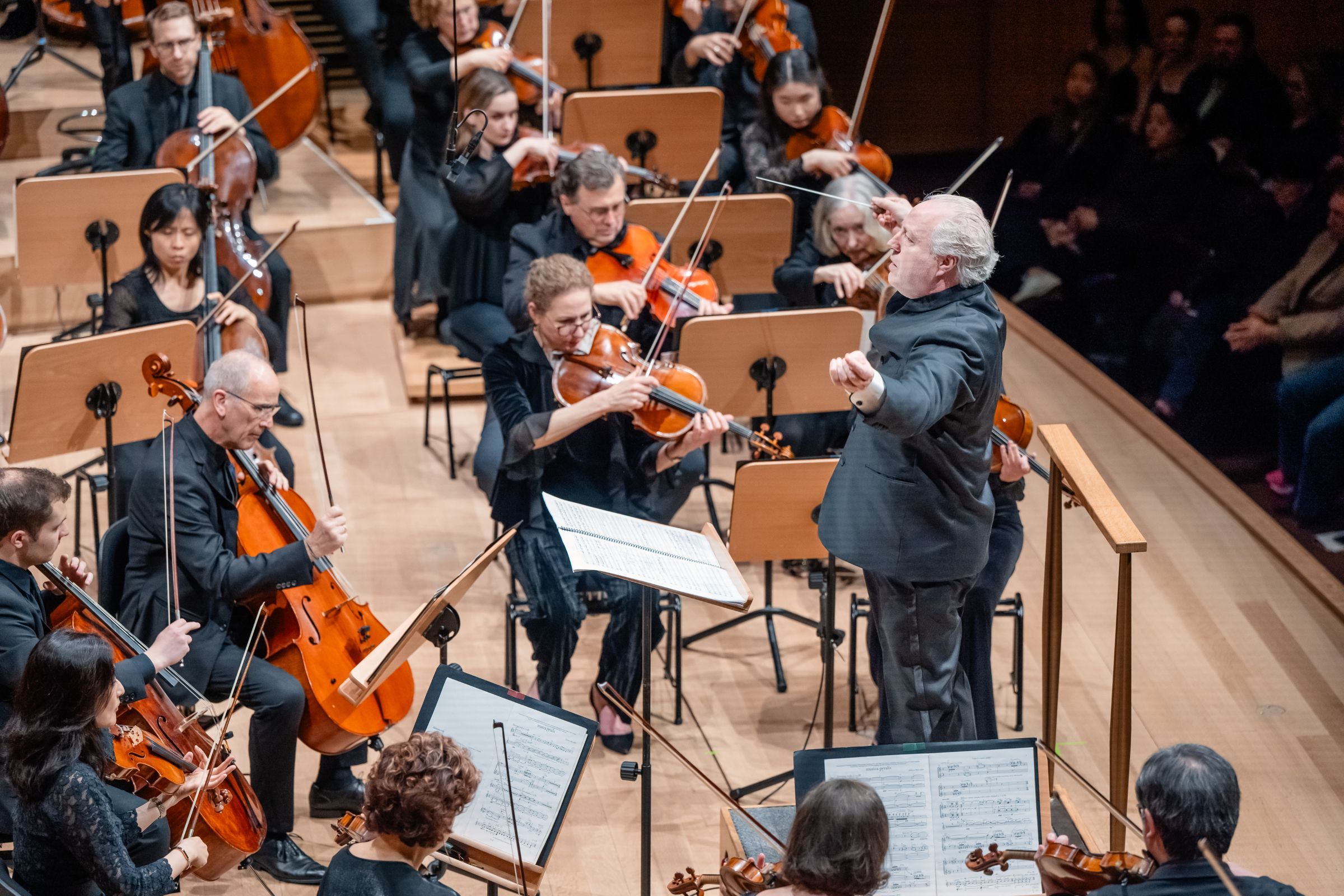 Manfred Honeck conducts the New York Philharmonic &copy; Brandon Patoc