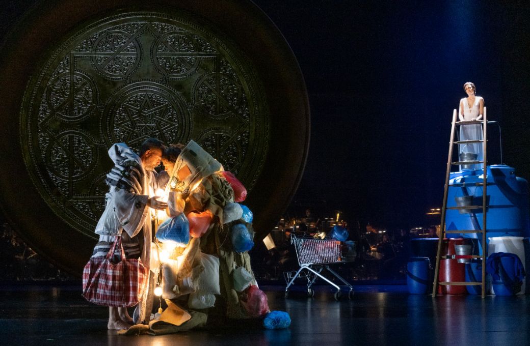 Robin Adams (Saint Fran&ccedil;ois), Ale&scaron; Briscein (Leper) and Claire de S&eacute;vign&eacute; (Angel) &copy; Grand Th&eacute;&acirc;tre de Gen&egrave;ve | Carole Parodi