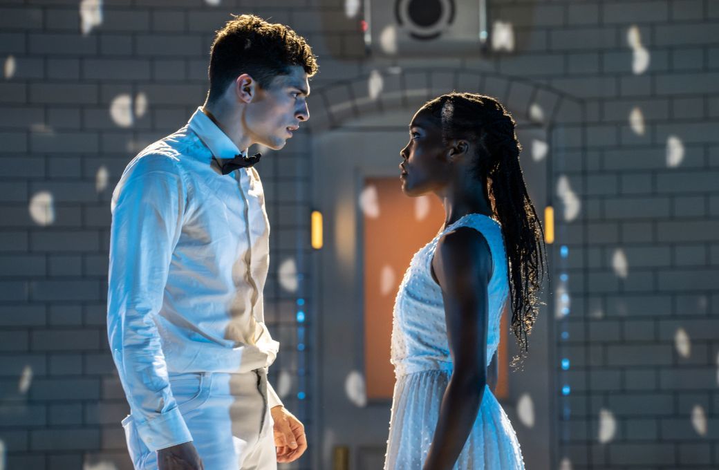 Rory McLeod as Romeo and Monique Jonas as Juliet in Matthew Bourne's <i>Romeo and Juliet</i> &copy; Johan Persson