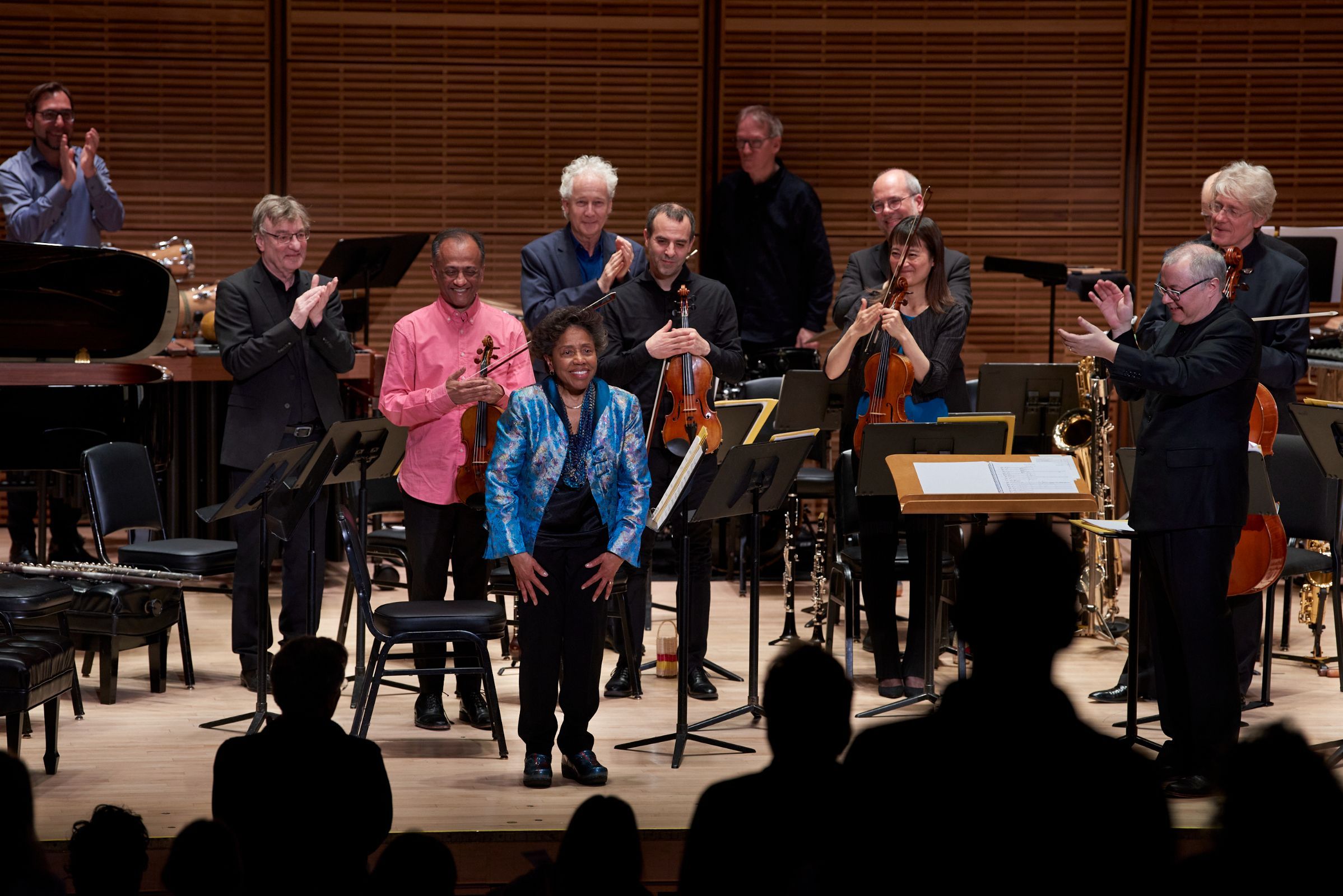 Tania Léon and Ensemble Modern © Stefan Cohen