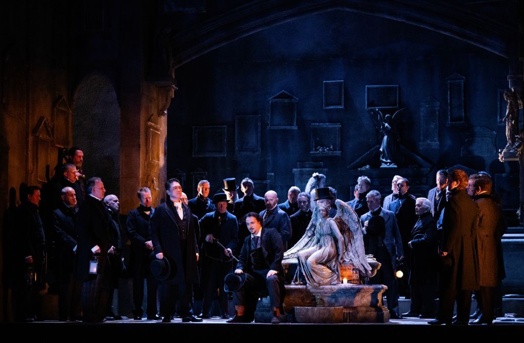 Insung Sim (Raimondo), Artur Ruciński (Enrico) and chorus &copy; ROH | Camilla Greenwell