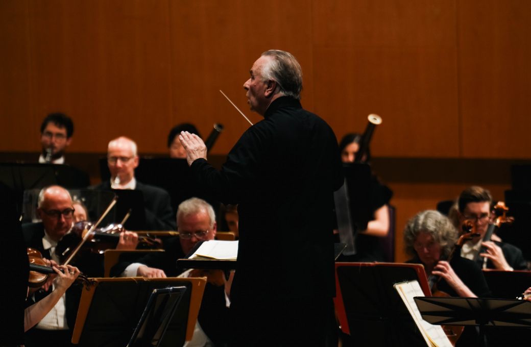 Sir Mark Elder conducts The Hallé © David Hughes, The Hallé