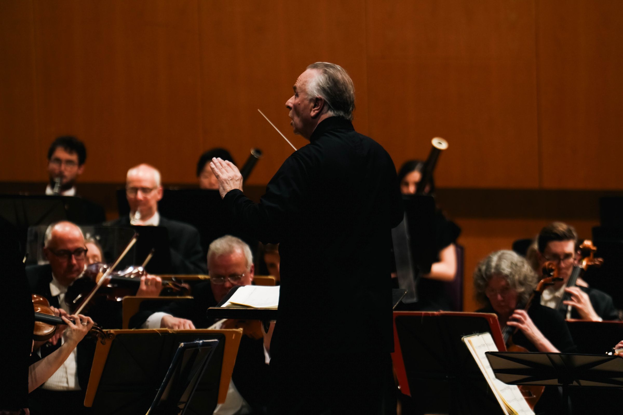 Sir Mark Elder conducts The Hallé © David Hughes, The Hallé