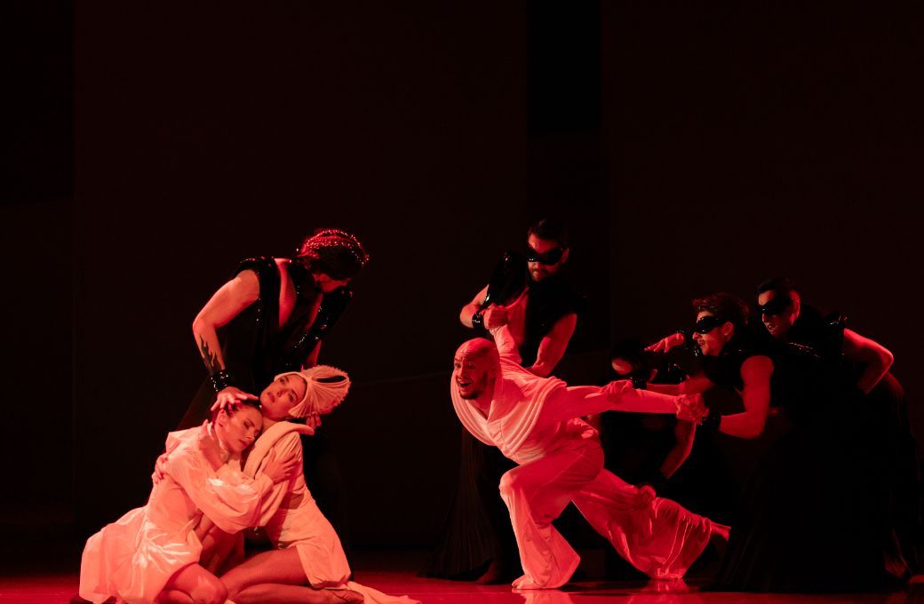 Vanemuine Theatre Ballet in  Jevgeni Grib's <i>Ash White</i> &copy; Rünno Lahesoo