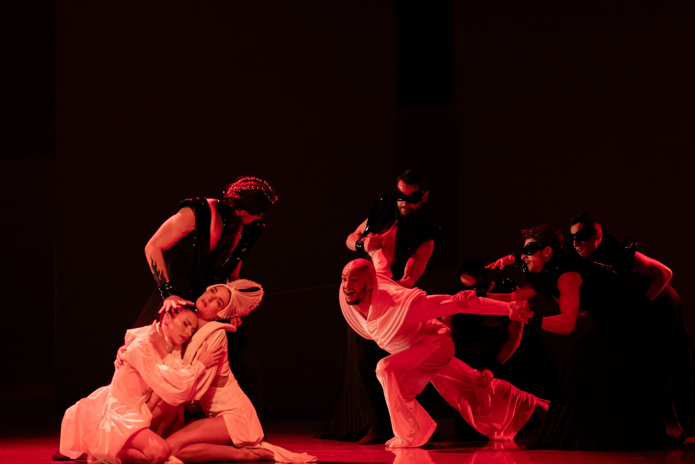 Vanemuine Theatre Ballet in Jevgeni Grib's <i>Ash White</i> © Rünno Lahesoo
