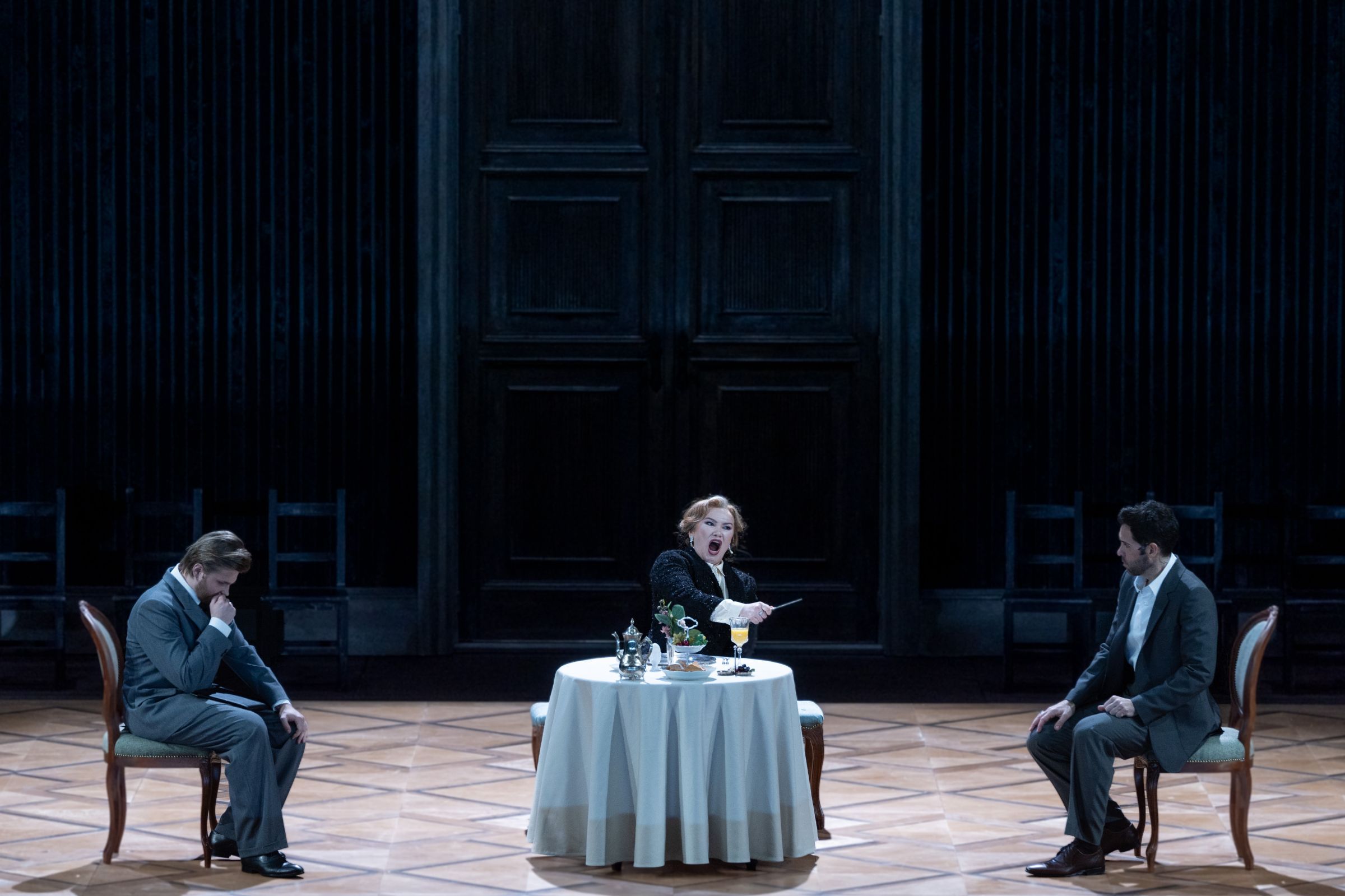 Nikolay Zemlianskikh (Nottingham), Barno Ismatullaeva (Elisabetta) and Ismael Jordi (Roberto) &copy; Ben van Duin | Dutch National Opera