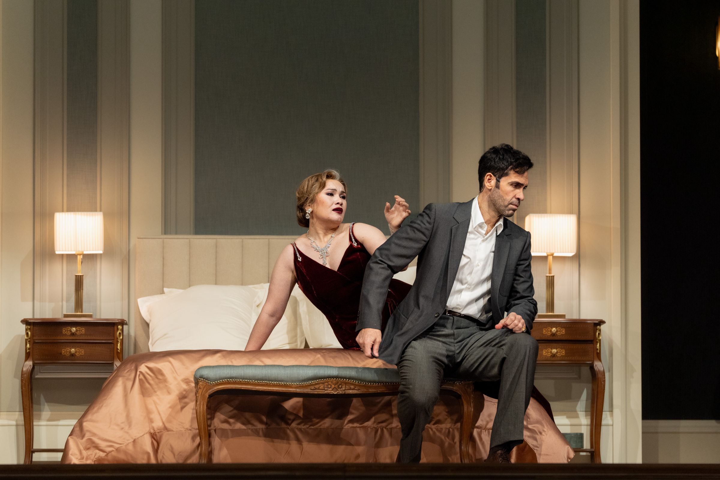 Barno Ismatullaeva (Elisabetta) and Ismael Jordi (Roberto) &copy; Ben van Duin | Dutch National Opera