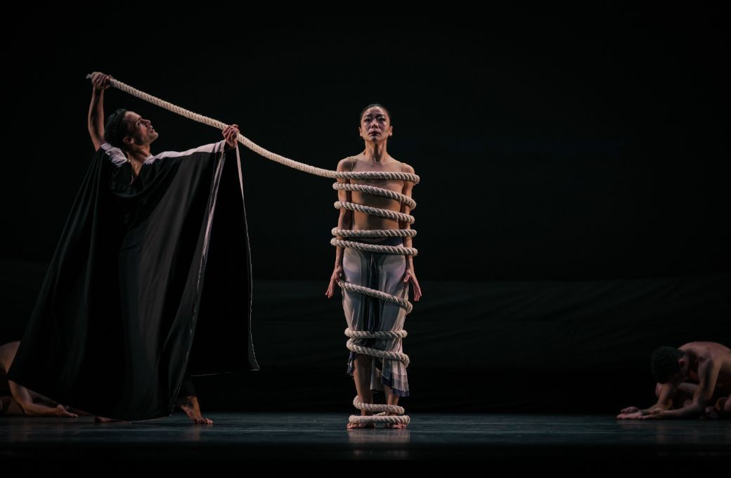 Alessio Crognale-Roberts and Xin Ying in Martha Graham's <i>The Rite of Spring</i> © Isabella Pagano