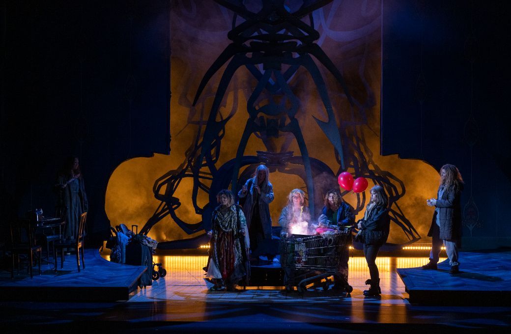 <i>Cendrillon</i> dans la mise en sc&egrave;ne de David Hermann &copy; Jean-Guy Python