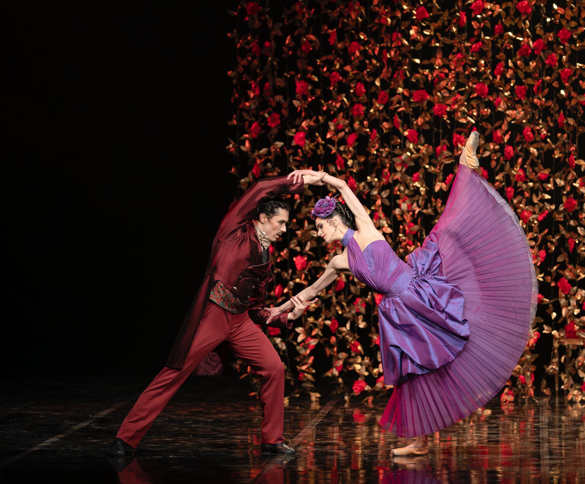 Laura Maya as Anna and Leonardo Celegato as Vronsky in Marina Kesler's <i>Anna Karenina</i> &copy; Rünno Lahesoo