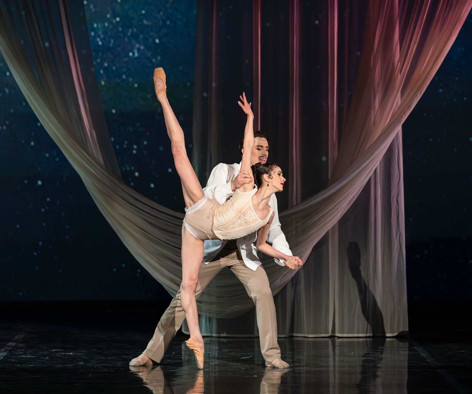 Laura Maya as Anna and Leonardo Celegato as Vronsky in Marina Kesler's <i>Anna Karenina</i> &copy; Rünno Lahesoo
