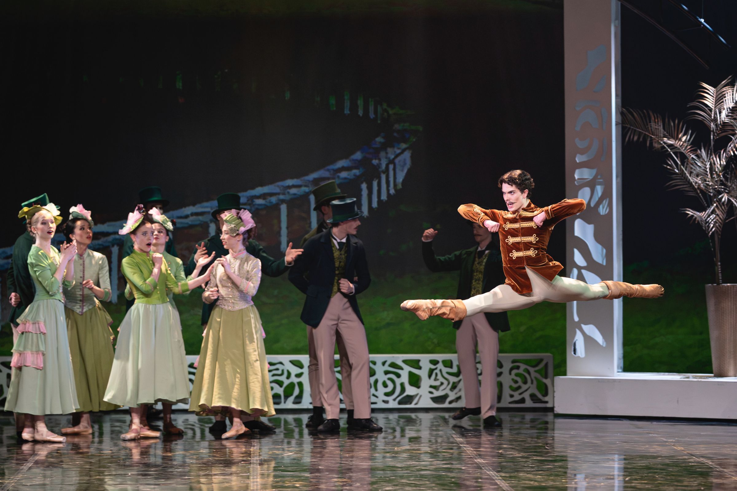 Leonardo Celegato as Vronsky with Estonian National Ballet in Marina Kesler's <i>Anna Karenina</i> &copy; Rünno Lahesoo