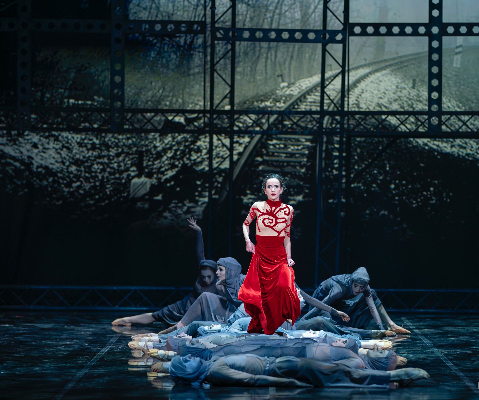 Laura Maya as Anna with Estonian National Ballet in Marina Kesler's <i>Anna Karenina</i> &copy; Rünno Lahesoo