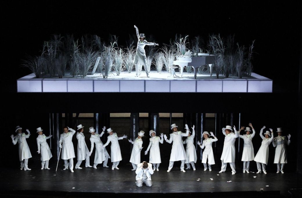The Prague National Theatre chorus in <i>Juliette</i> © Prague National Theatre