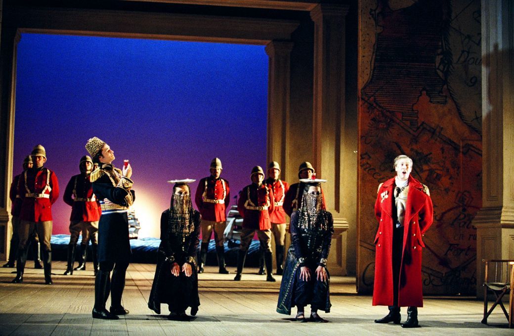 <i>Giulio Cesare</i> &copy; Glyndebourne Productions Ltd. Photo: Mike Hoban (2005)