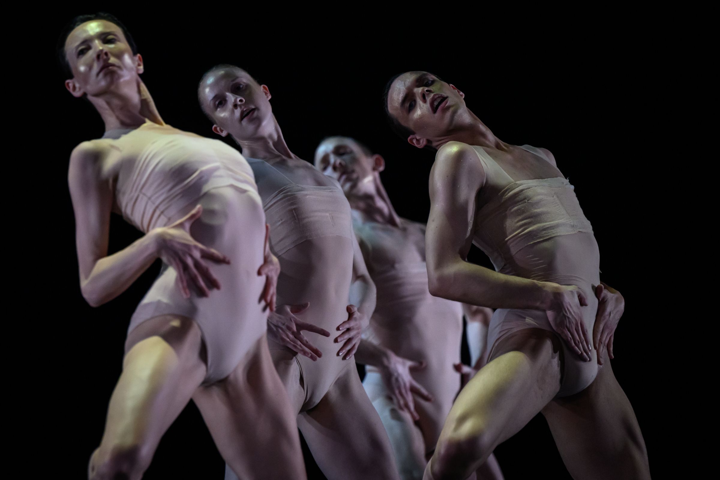 Les Ballets de Monte-Carlo in Sharon Eyal's <i>Autodance</i> &copy; Alice Blangero