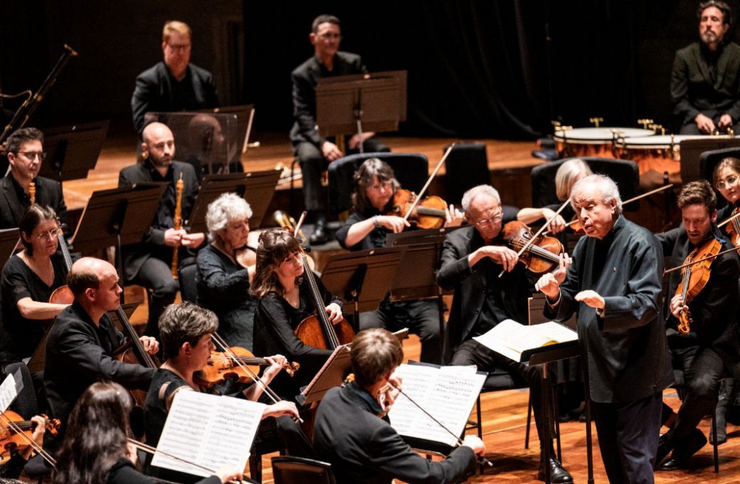 Sir András Schiff conducts the Orchestra of the Age of Enlightenment © Sarah Louise Bennett