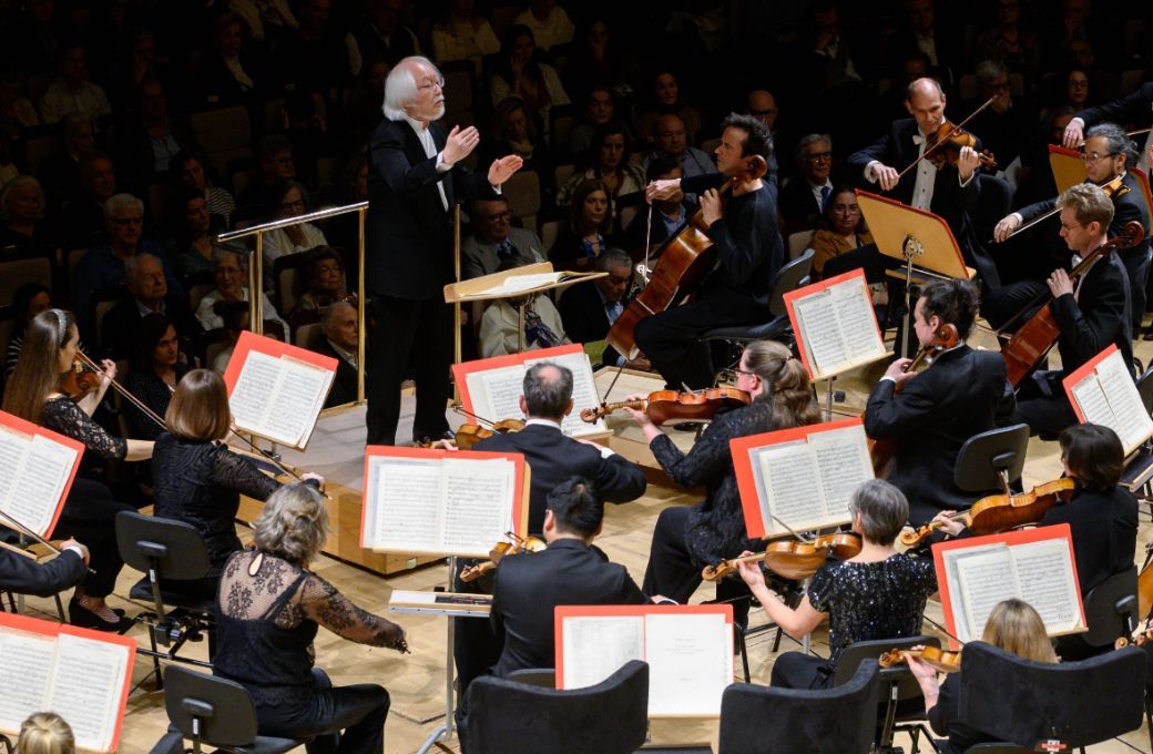 Masaaki Suzuki en la dirección y Jean-Guihen Queyras al chelo © Rafa Martín | Ibermúsica