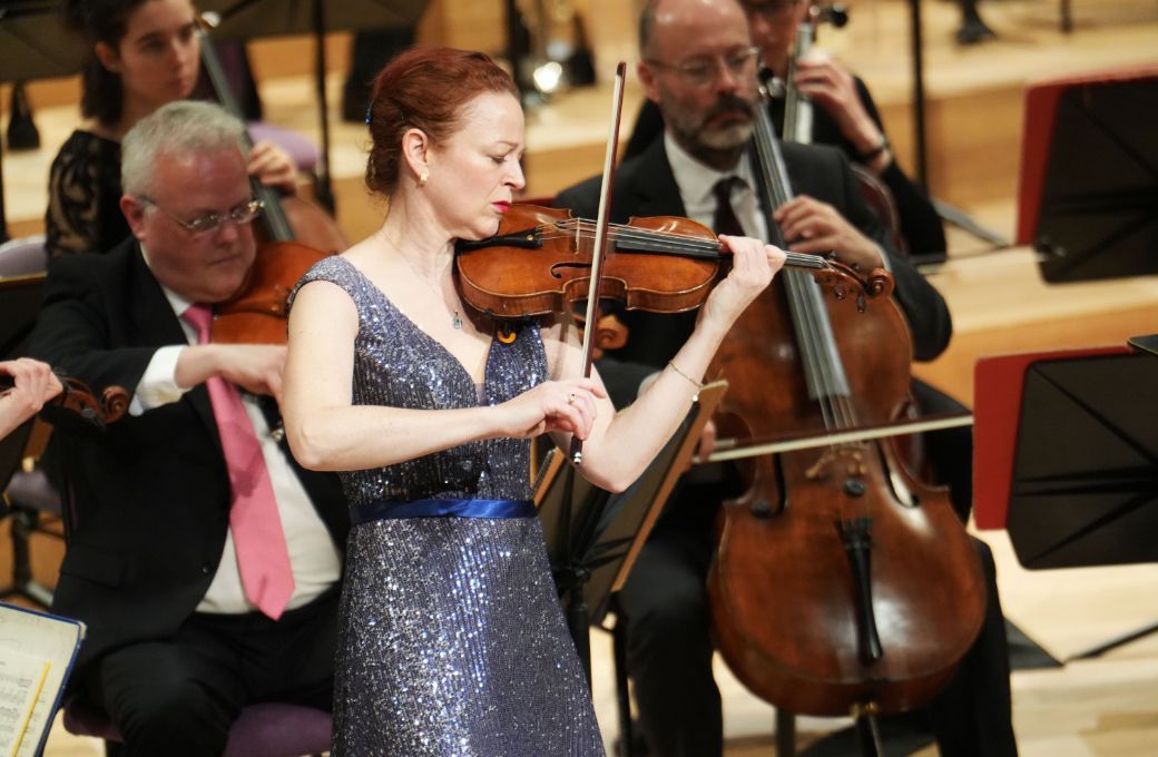 Carolin Widmann and the Hallé © Alex Burns | The Hallé