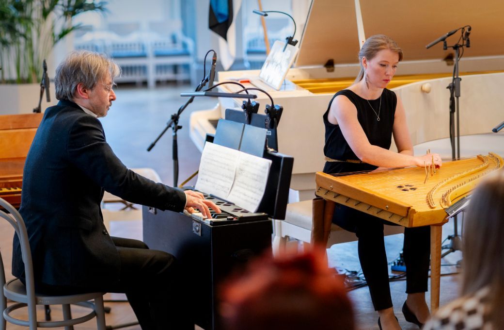 Taavi Kerikmäe (harmonium) and Anna-Liisa Eller (kannel) © Rene Jakobson
