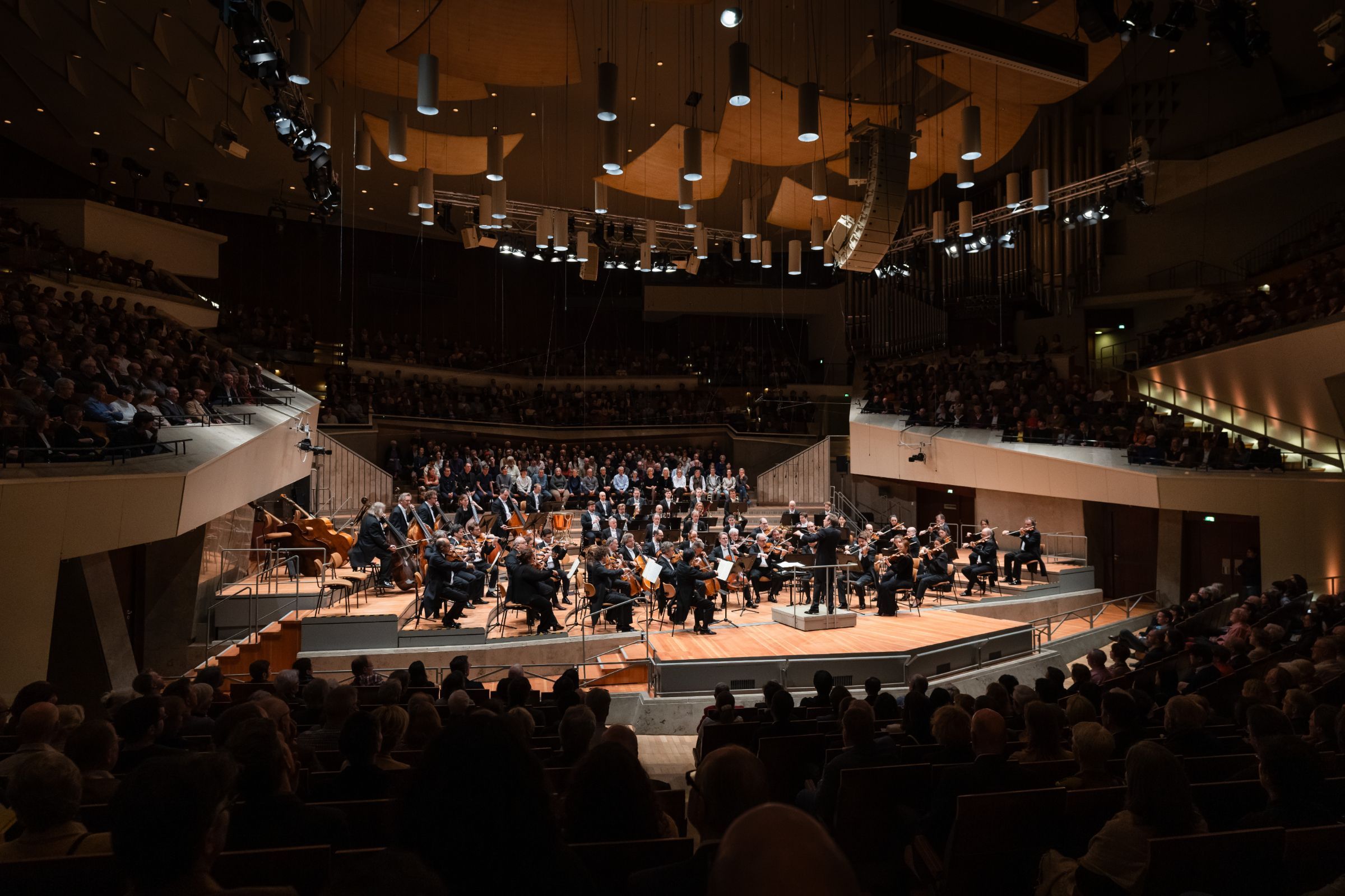 Daniel Harding dirigiert die Berliner Philharmoniker &copy; Stephan Rabold