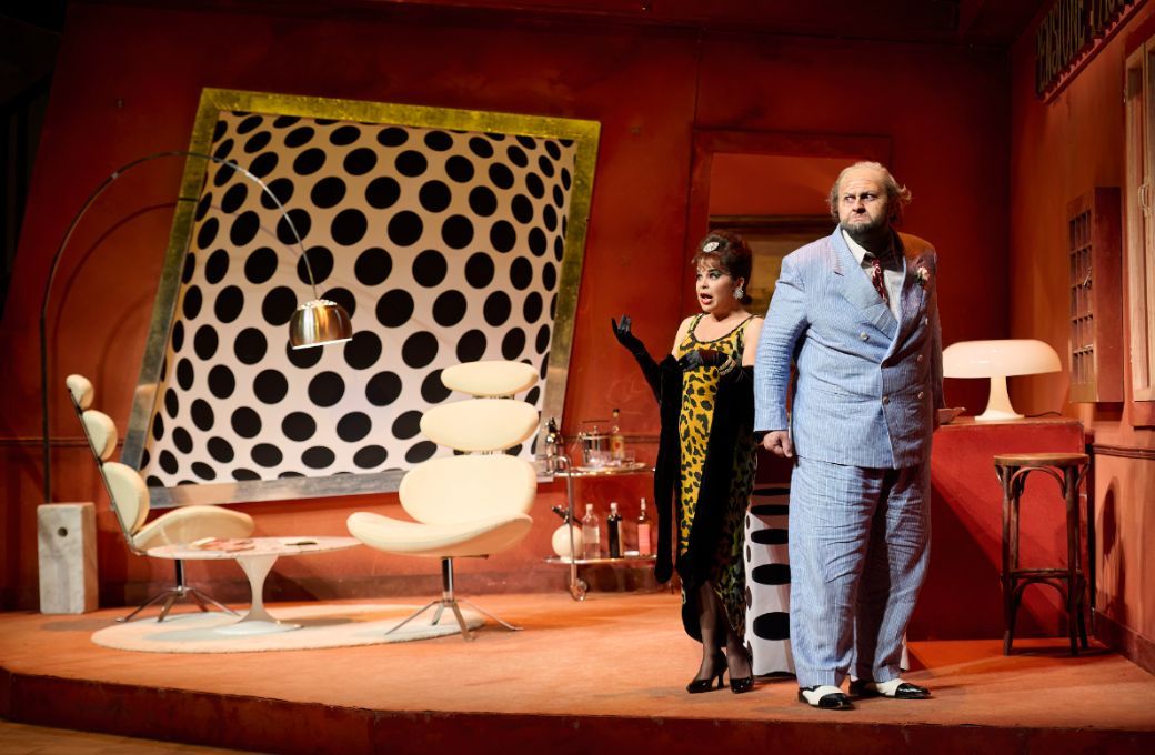 Simone Osborne (Norina) and Misha Kiria (Don Pasquale) © Michael Cooper