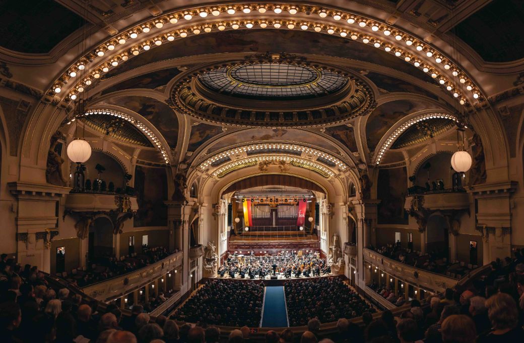 Leonard Slatkin conducts the Prague Symphony Orchestra &copy; Petr Chodura