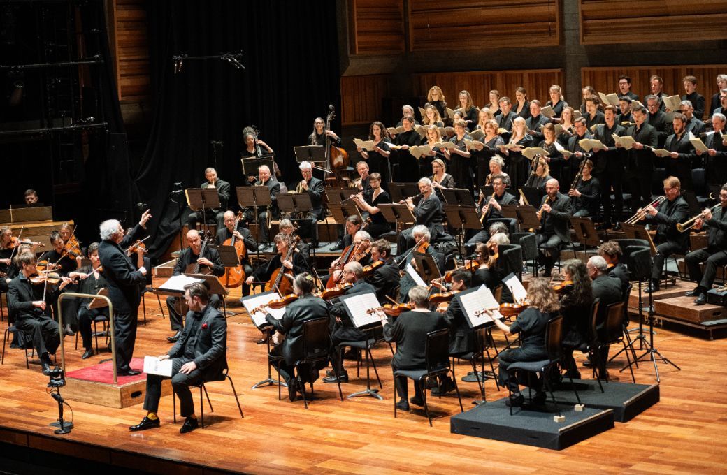 Sir András Schiff conducts the Orchestra and Choir of the Age of Enlightenment &copy; Doug Buist