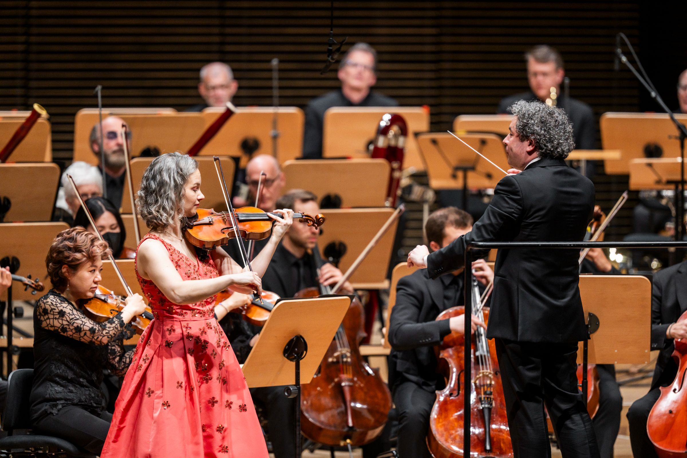 Hilary Hahn, Gustavo Dudamel and the New York Philharmonic &copy; Chris Lee