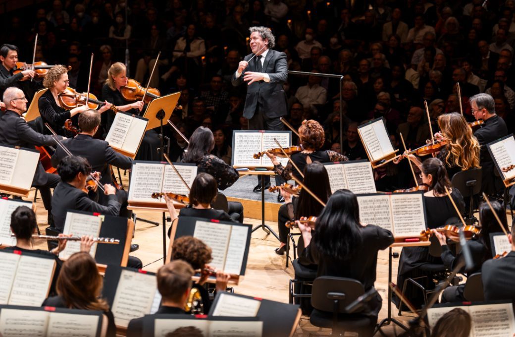 Gustavo Dudamel conducts the New York Philharmonic &copy; Chris Lee