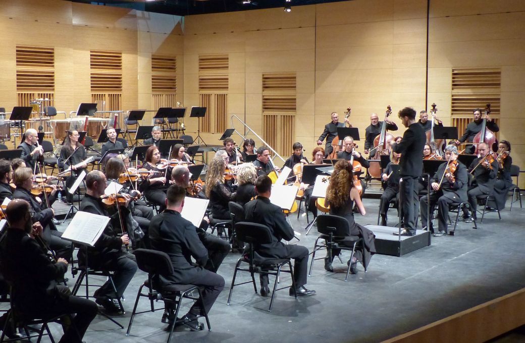 Abdrés Salado al frente de la Orquesta de Extremadura © Orquesta de Extremadura