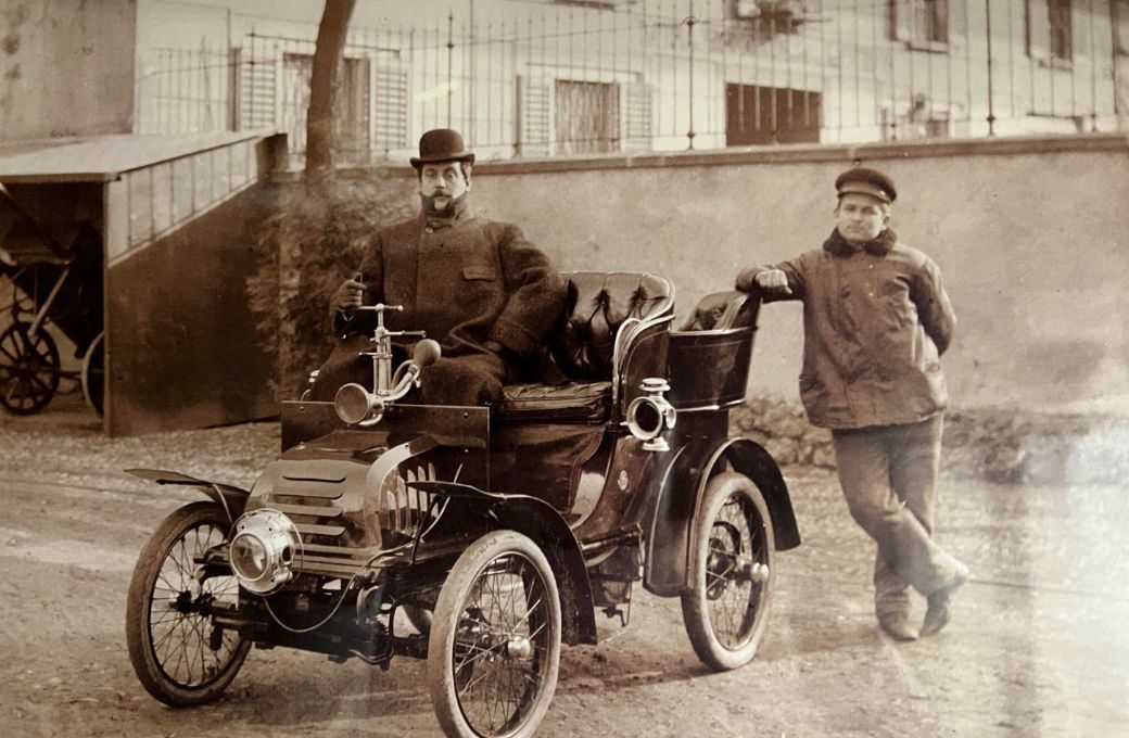 Puccini war ein begeisterter Automobilist &copy; Public domain (c.1904)