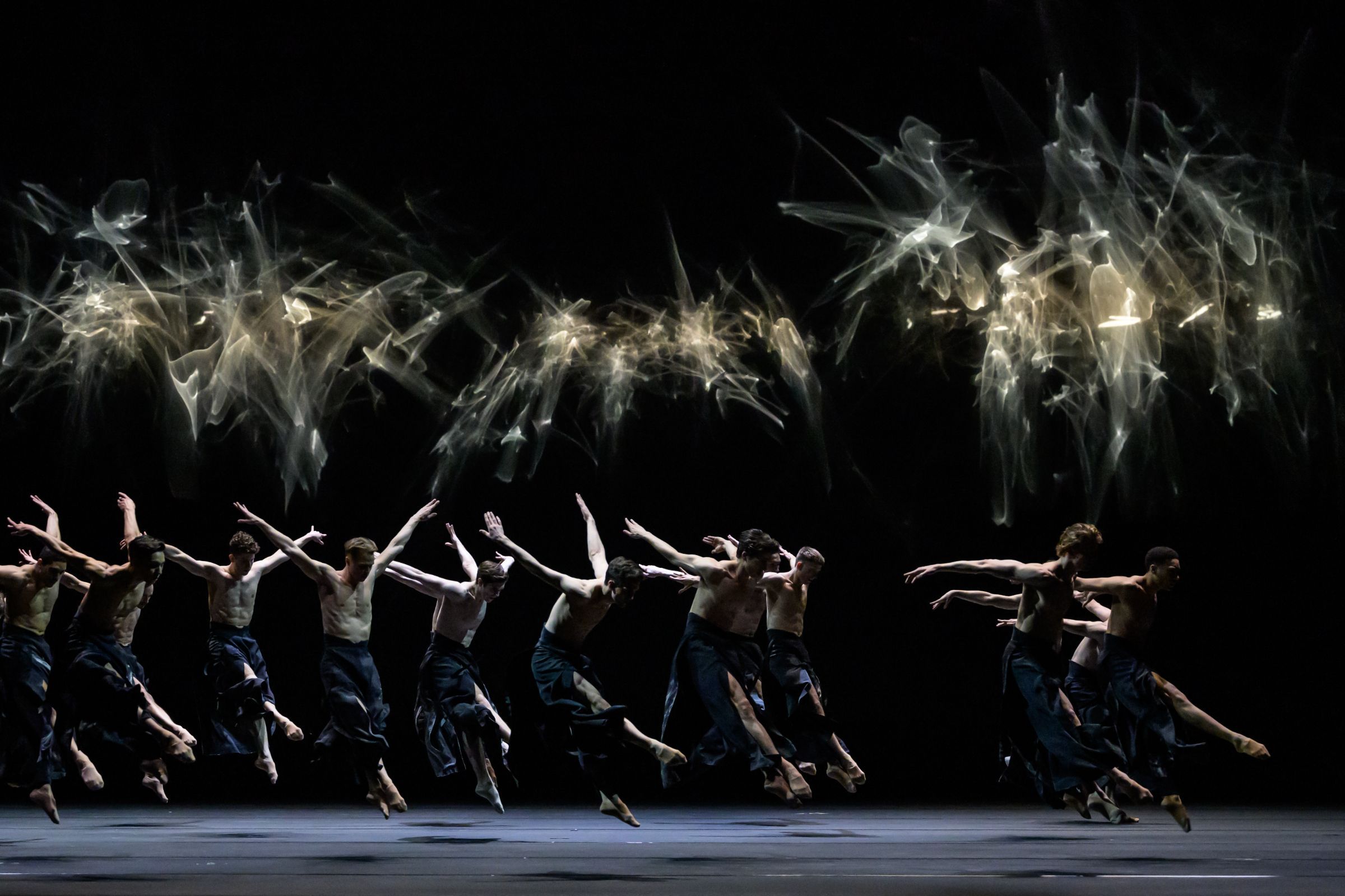 Staatsballett Berlin in Crystal Pite's <i>Angels' Atlas</i> &copy; Serghei Gherciu