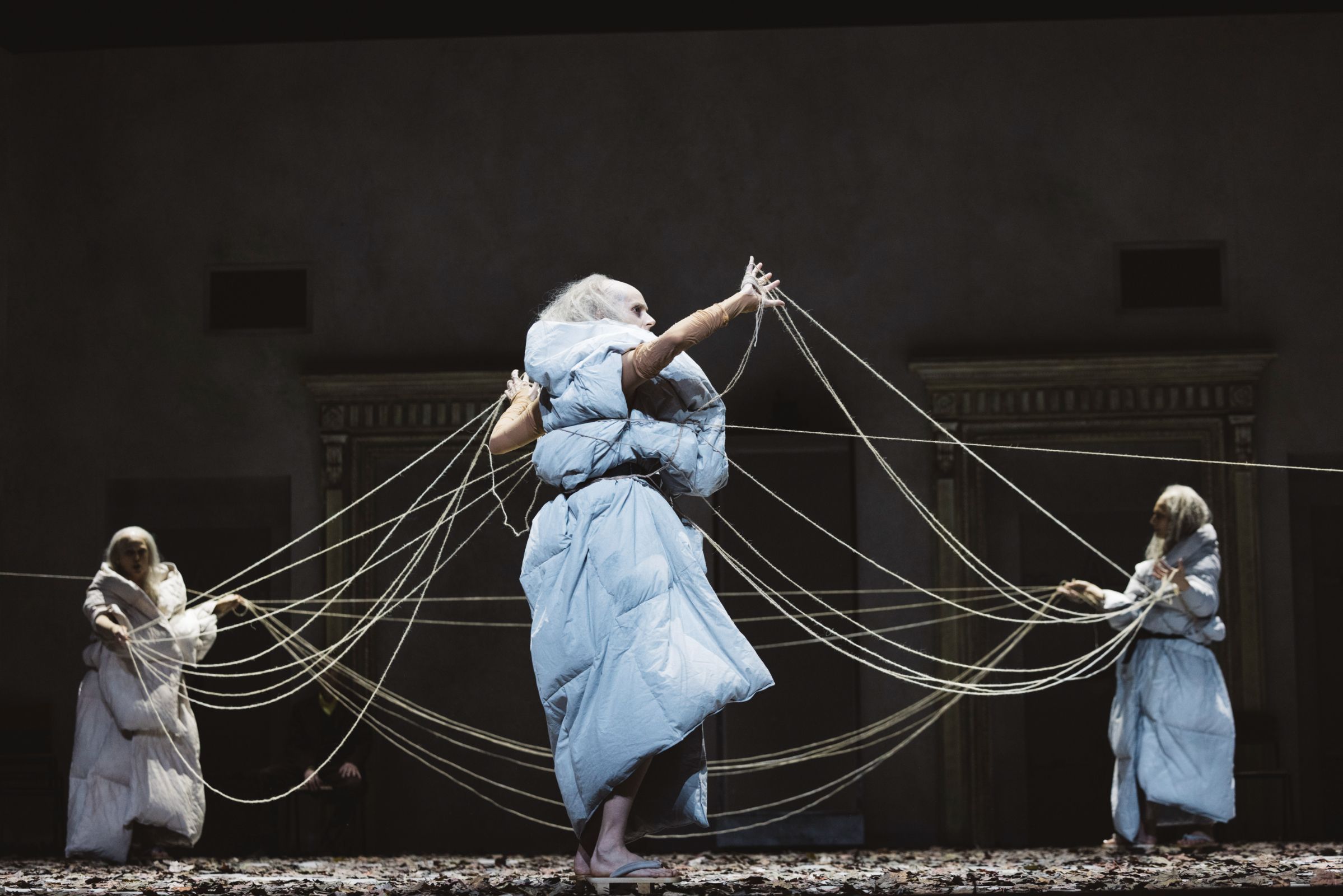 Rebecca Davis (Dritte Norn), Emily Lorini (Zweite Norn) und Ioana Tautu (Erste Norn) © Eike Walkenhorst