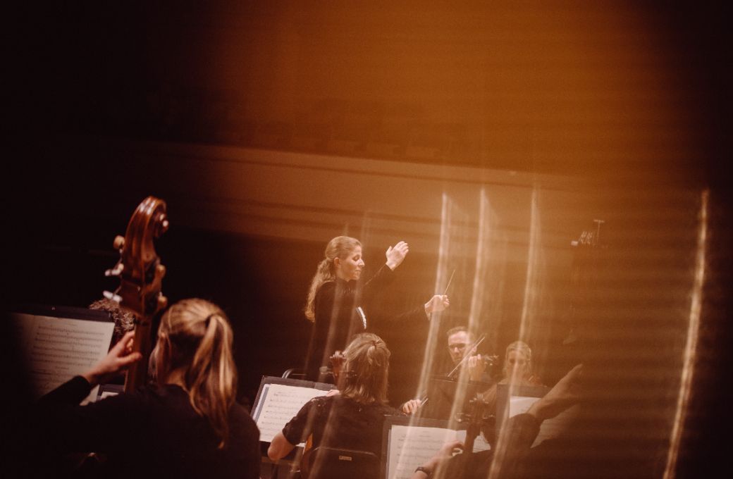 Kristiina Poska conducts the Flanders Symphony Orchestra &copy; Wouter Maeckelberghe