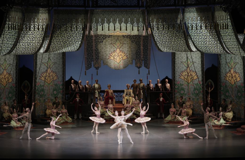 National Ballet of Japan in <i>La Bayad&egrave;re</i> &copy; Hidemi Seto