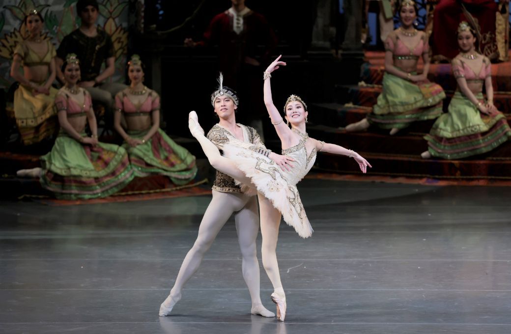 Miho Naotsuka as Gamzatti and Yudai Fukuoka as Solor in <i>La Bayad&egrave;re</i> &copy; Hidemi Seto