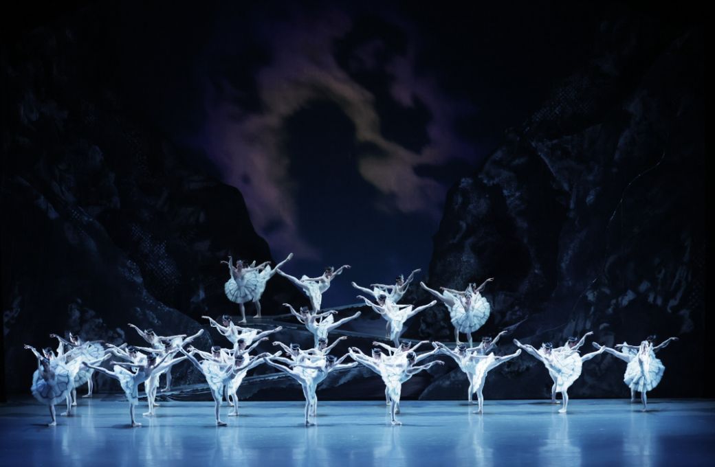 National Ballet of Japan in Act 3 of <i>La Bayad&egrave;re</i> &copy; Hidemi Seto