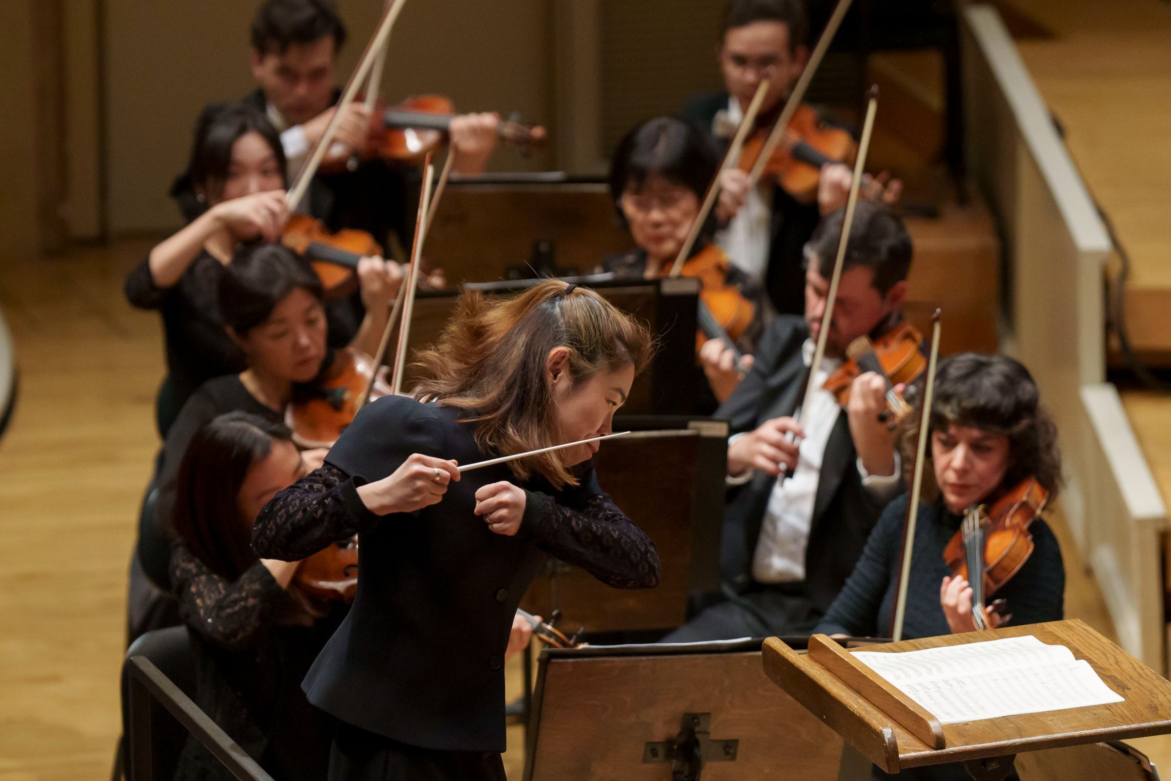 Elim Chan conducts the Chicago Symphony Orchestra &copy; Todd Rosenberg Photography