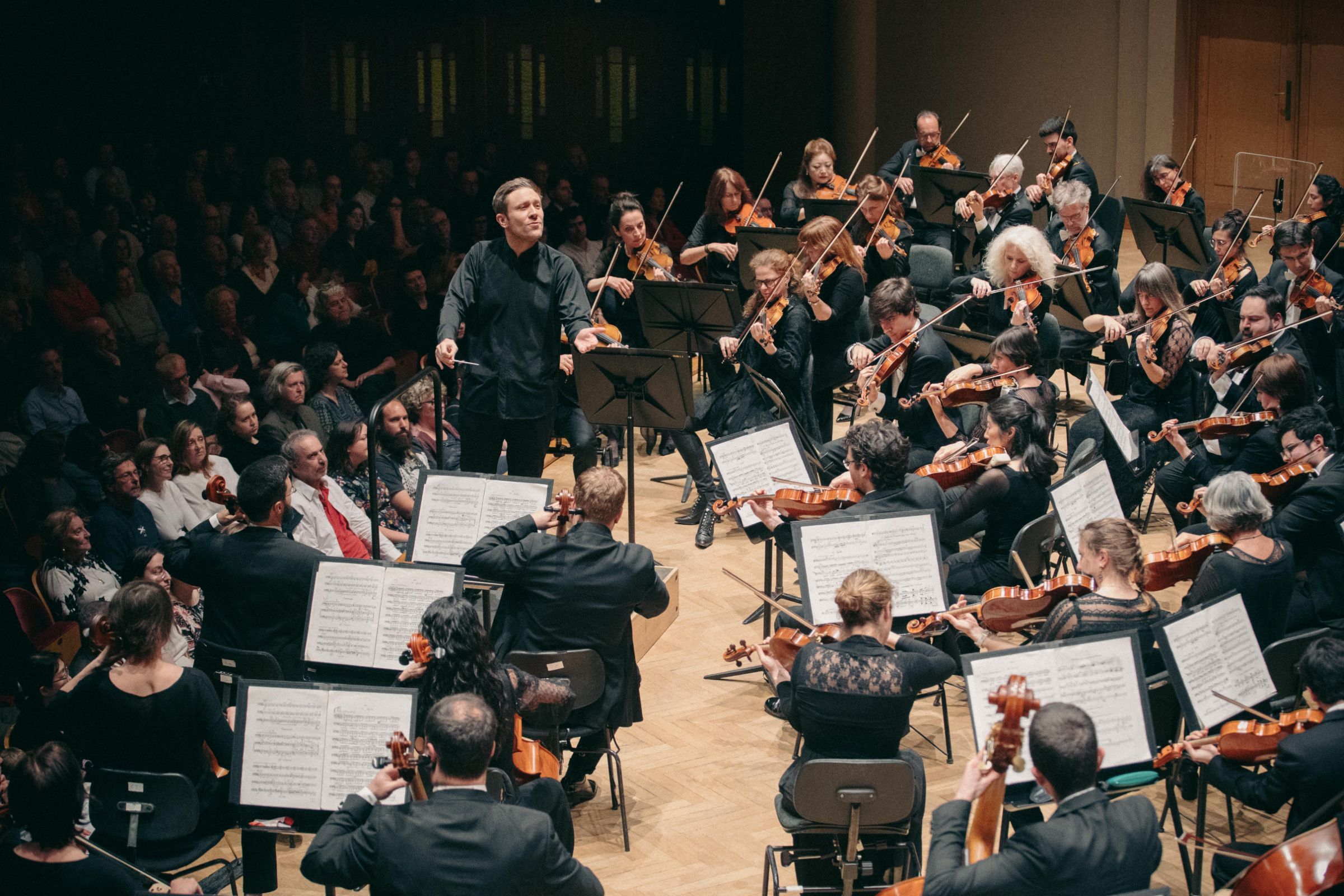 Roberto González-Monjas avec le BNO à Bozar © Marin Driguez / Belgian National Orchestra