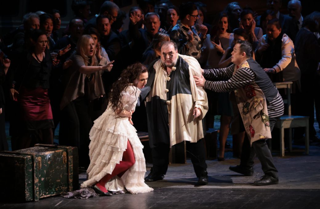 Irina Lungu (Nedda), Fabio Sartori (Canio) and Jinxu Xiahou (Beppe) © Teatro alla Scala | Brescia e Amisano