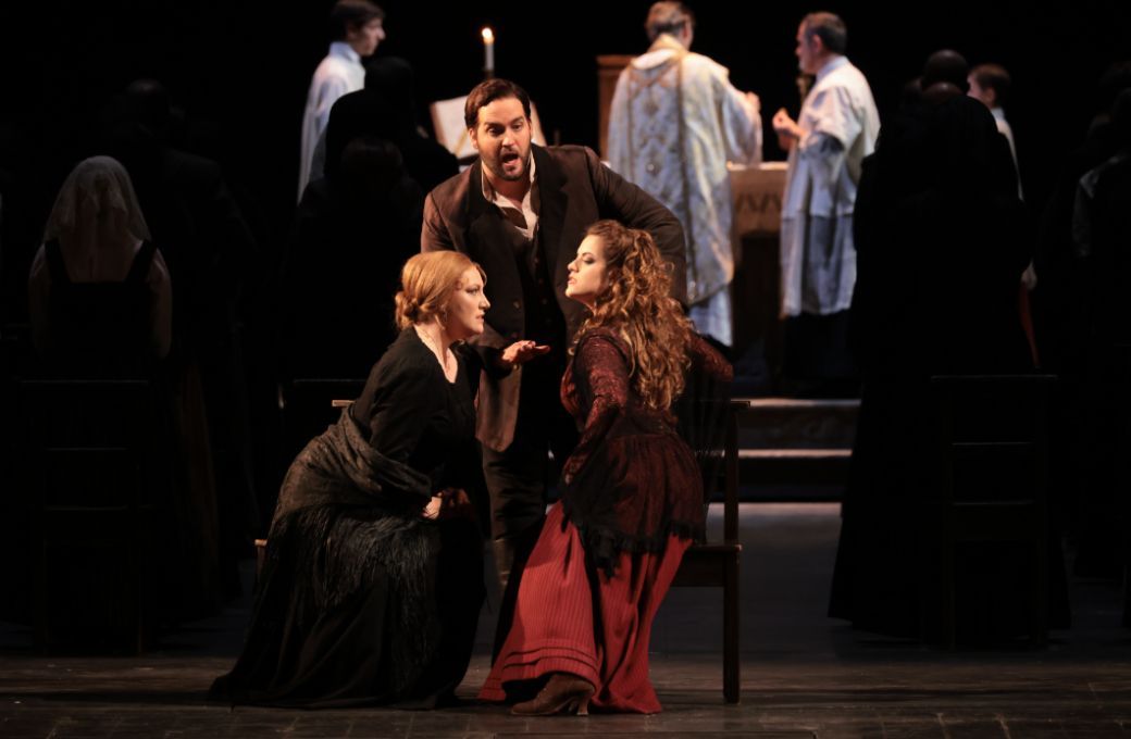 Saioa Hern&aacute;ndez (Santuzza), Brian Jagde (Turiddu) and Francesca Di Sauro (Lola) &copy; Teatro alla Scala | Brescia e Amisano