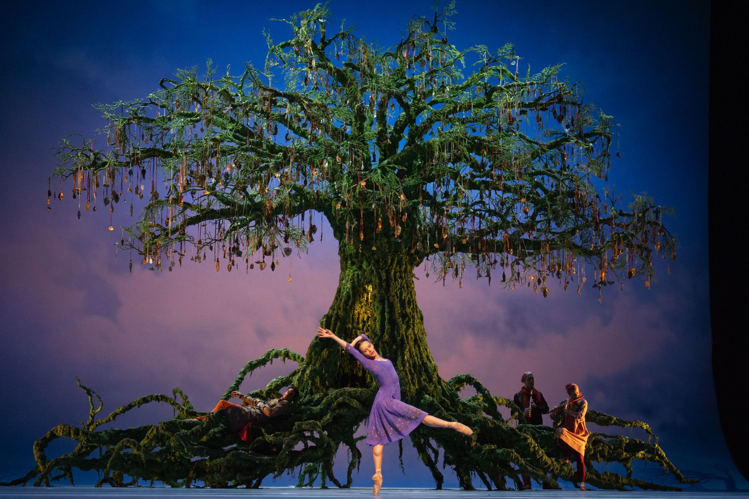 Francesca Hayward as Perdita in Christopher Wheeldon's <i>The Winter's Tale</i> &copy; Andrej Uspenski