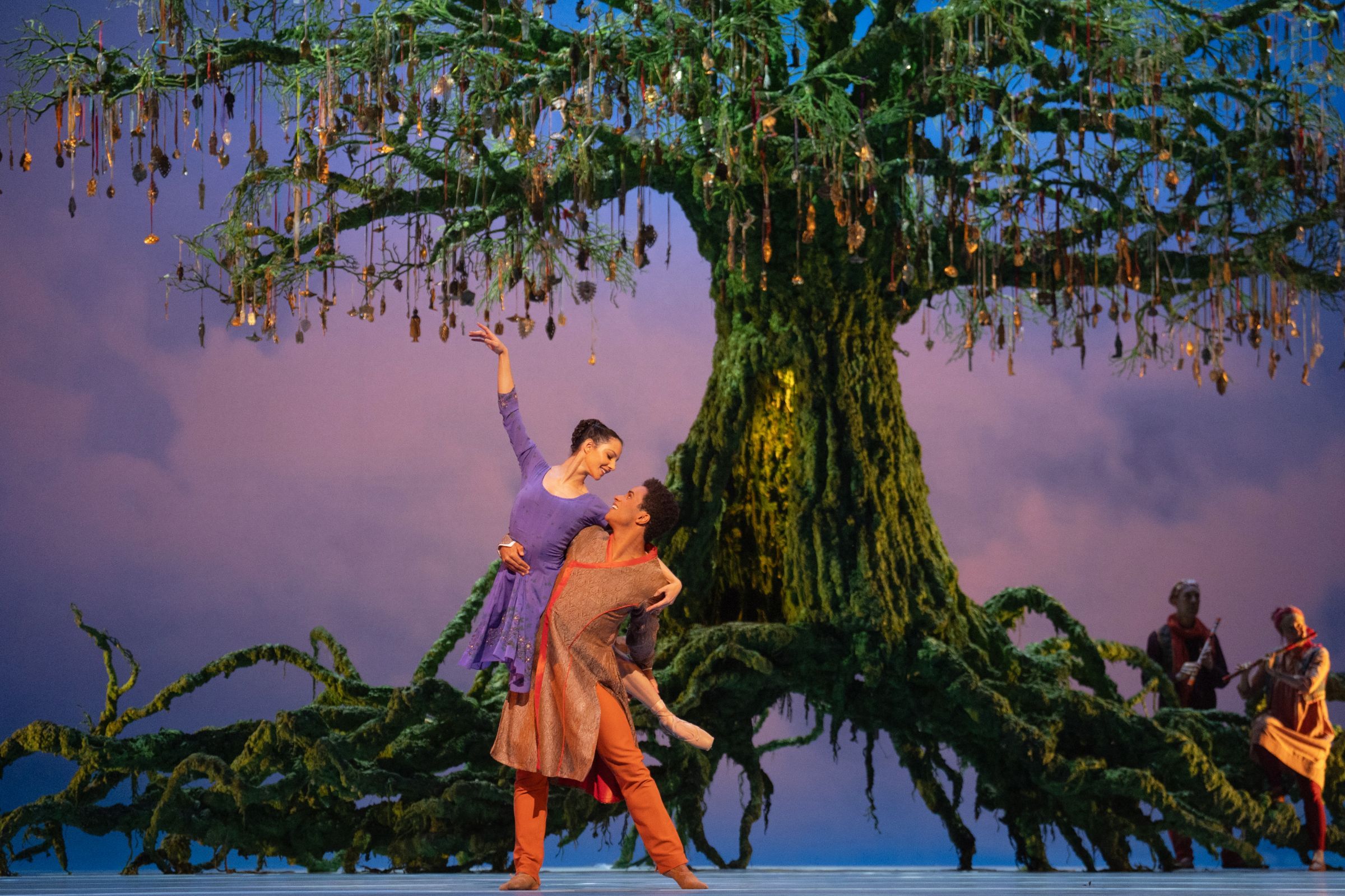 Francesca Hayward as Perdita and Marcelino Sambé as Florizel in <i>The Winter's Tale</i> &copy; Andrej Uspenski