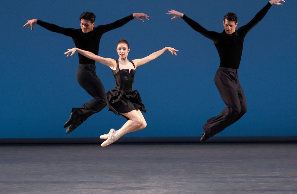 Chun Wai Chan, Grace Scheffel and Gilbert Bolden III, Amy Hall Garner's <i>Underneath, There Is Light</i> © Erin Baiano
