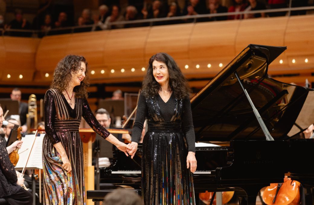 Katia and Marielle Lab&egrave;que &copy; Gabriel Fournier