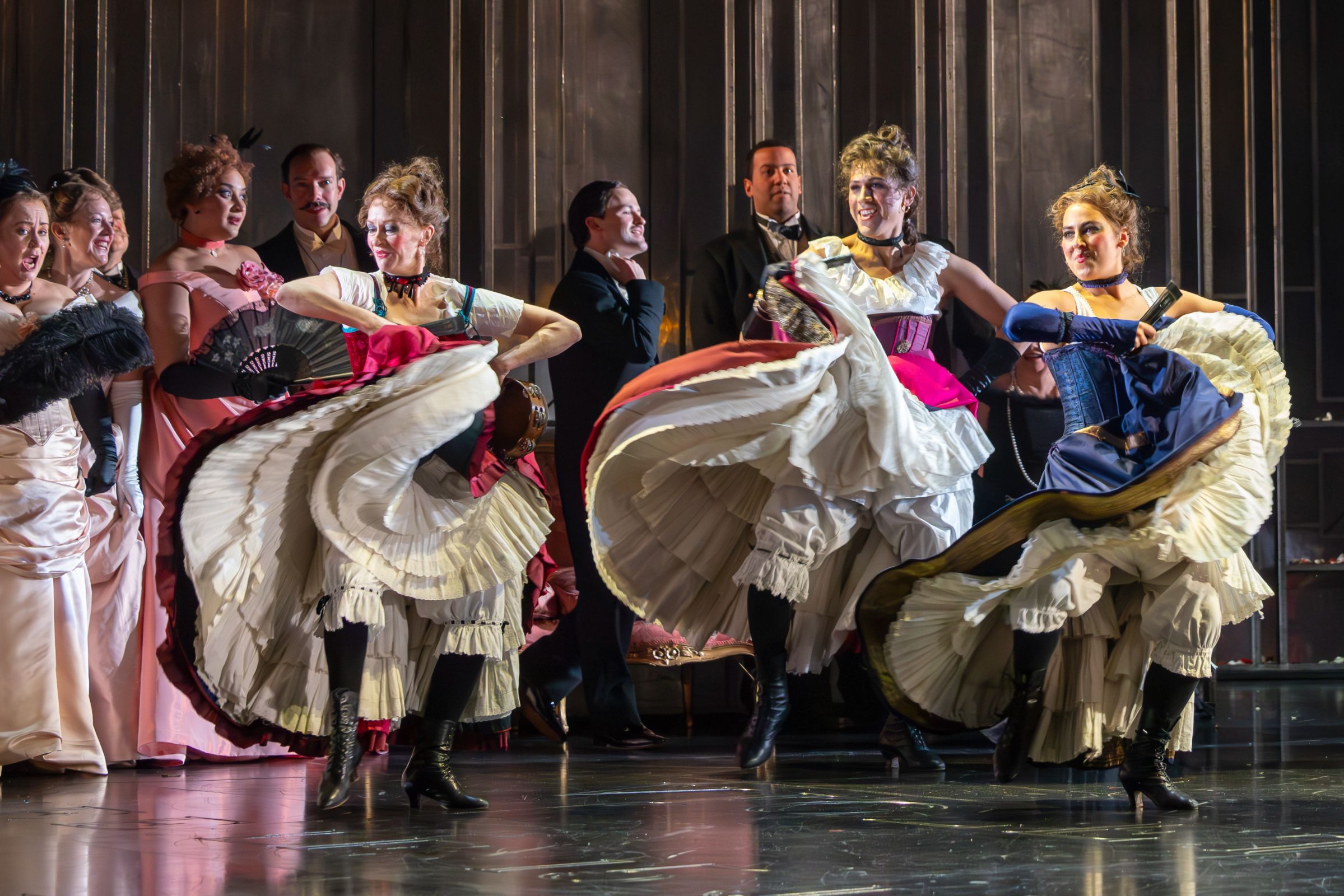 <i>La traviata</i> &copy; James Glossop