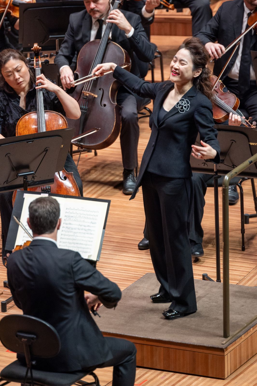 Han-Na Chang conducts the Sydney Symphony Orchestra &copy; Craig Abercrombie