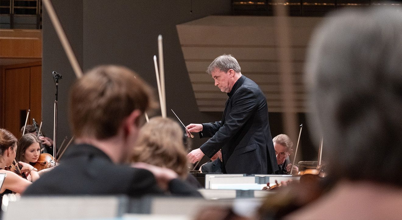 John Storgårds conducting the BBC Philharmonic Orchestra &copy; Mark McNulty