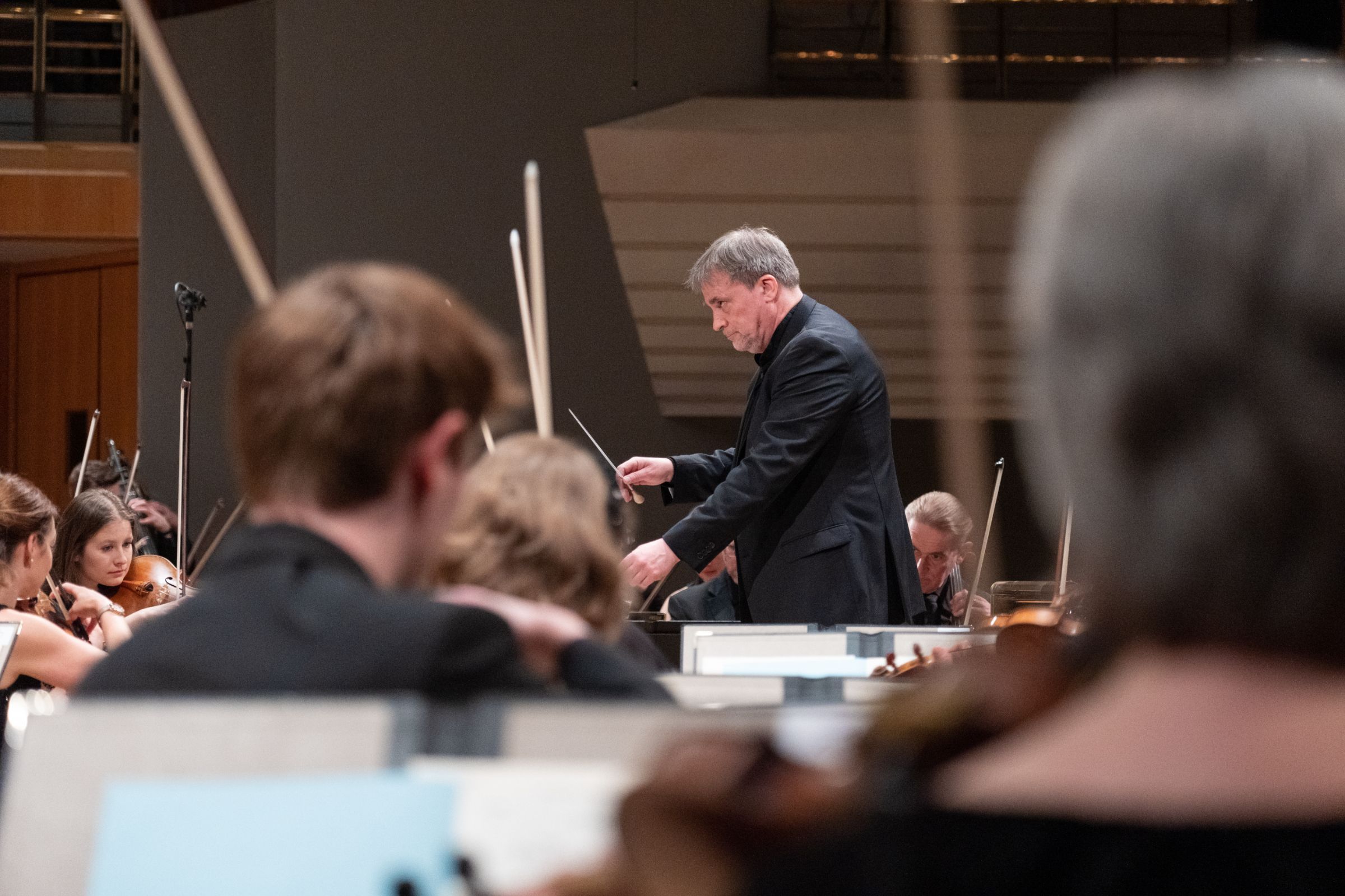 John Storgårds conducting the BBC Philharmonic Orchestra &copy; Mark McNulty